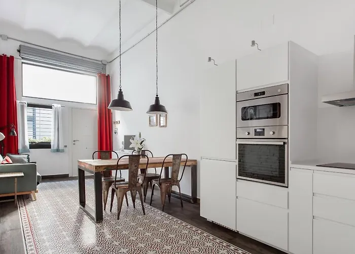 Stylish Apartment With Terrace For Couple Or Family